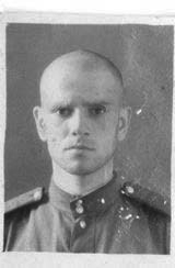 Герасимов Георгий Павлович: книга 'Из сгоревшего портфеля (воспоминания)', глава 'Фотографии' фотография: В армии. На об.: 'Июль 1951 г. Тамбов'