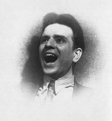 Герасимов Георгий Павлович: книга 'Из сгоревшего портфеля (воспоминания)', глава 'Фотографии' фотография: 'Хохочет'