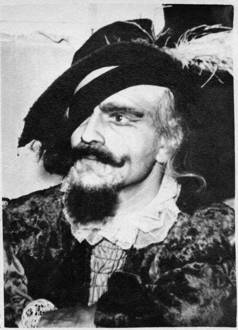 Герасимов Георгий Павлович: книга 'Из сгоревшего портфеля (воспоминания)', глава 'Фотографии' фотография: 'Моей Янушке - Егор. 1954 г. Чита. Облдрамтеатр. Шекспир 'Отелло' Монтано - Герасимов Г.П.'. На втором экз. того же фото: 'Мамочке и Аничке от одноглазого правителя Кипра Монтано - сына и племянника. 1954 г.'