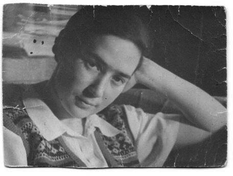 Герасимов Георгий Павлович: книга 'Из сгоревшего портфеля (воспоминания)', глава 'Фотографии' фотография: моя мама Белла Иосифовна Залесская