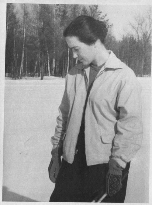 Герасимов Георгий Павлович: книга 'Из сгоревшего портфеля (воспоминания)', глава 'Фотографии' фотография: моя мама Белла Иосифовна Залесская