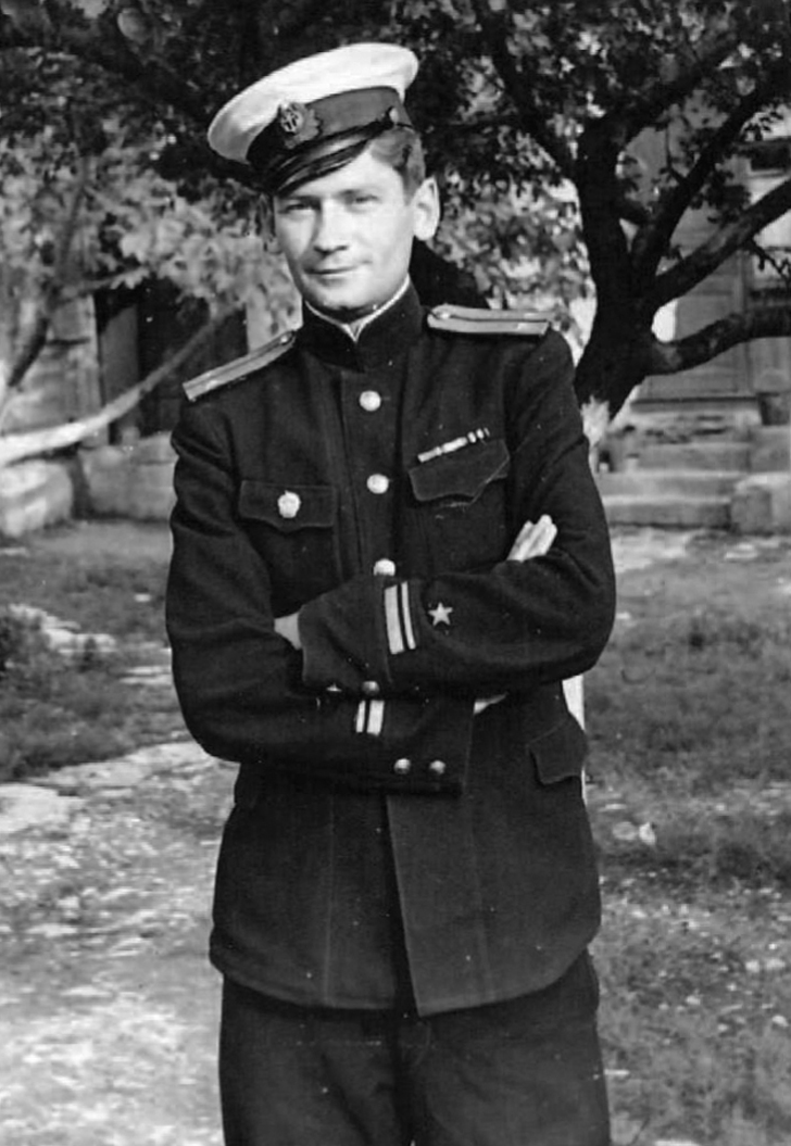 Канунников Юрий Фёдорович: книга 'Воспоминания и дневники', глава ' Фотографии' фотография: Геленджик, 1947