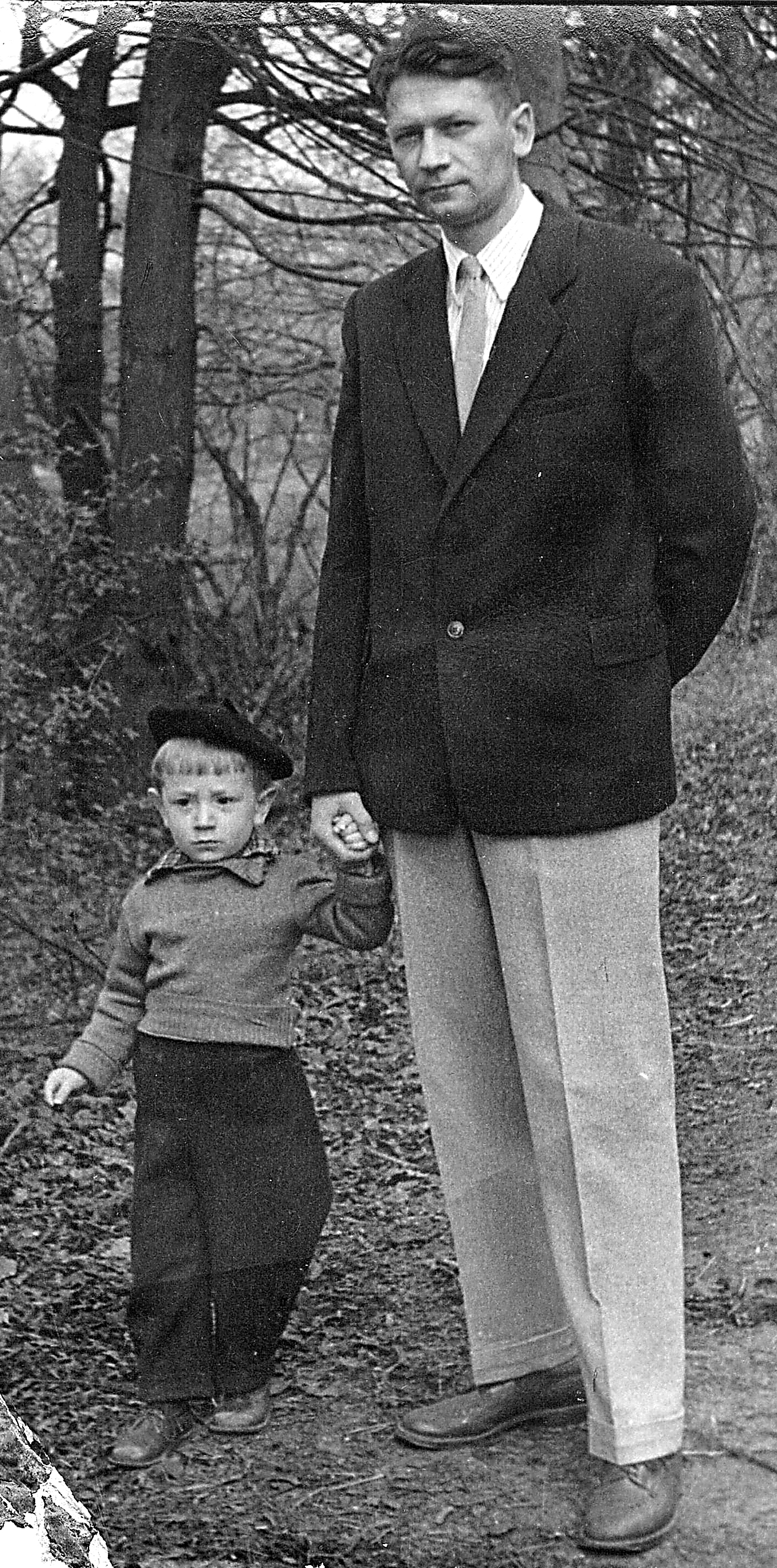 Канунников Юрий Фёдорович: книга 'Воспоминания и дневники', глава ' Фотографии' фотография: С сыном Мишей. Калининград, 1961