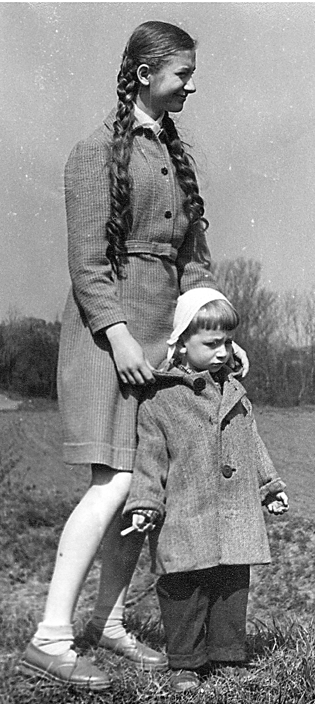Канунников Юрий Фёдорович: книга 'Воспоминания и дневники', глава ' Фотографии' фотография: Марина и Миша Канунниковы. Калининград, 1961