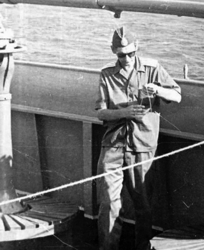 Канунников Юрий Фёдорович: книга 'Воспоминания и дневники', глава ' Фотографии' фотография: На летней практике. «Бородино», 1971