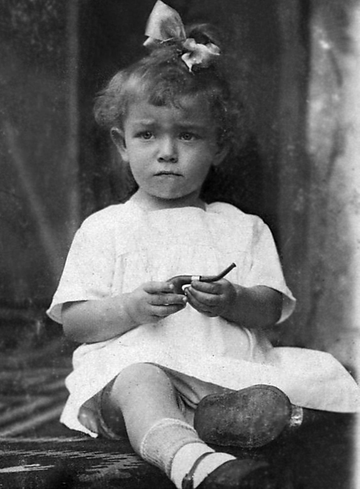 Канунников Юрий Фёдорович: книга 'Воспоминания и дневники', глава ' Фотографии' фотография: Оля Парнох. Таганрог, 1926