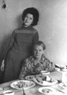 Залесский Лев Борисович: книга 'Мой путь', глава 'Часть 6' фотография: Ира и мама Сарра Турецкие. Томск, 1967 год.