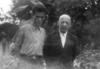Залесский Лев Борисович: книга 'Мой путь', глава 'Часть 6' фотография: Я с отцом. Подмосковье, 1953 год.