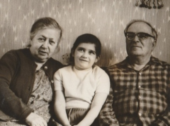 Залесский Лев Борисович: книга 'Мой путь', глава 'Часть 13' фотография: Рая и Иосиф с внучкой Аней. 1969 г.