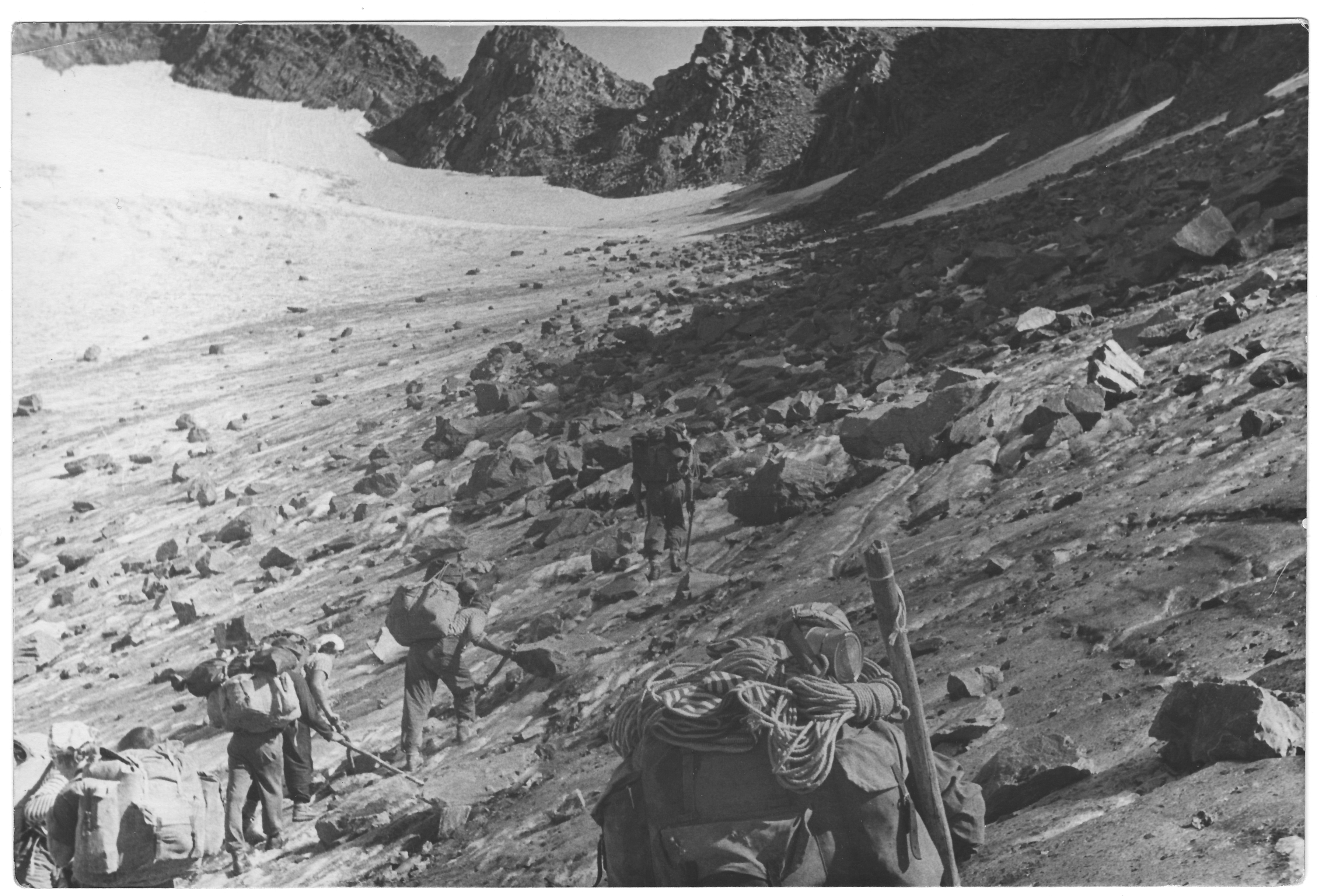 Залесский Лев Борисович: книга 'Мой путь', глава 'Фотографии' фотография: Алтай, 1962. К перевалу Медвежий.